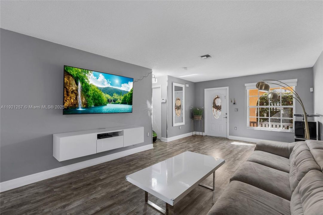 For Rent: $3,650 (3 beds, 2 baths, 1750 Square Feet)