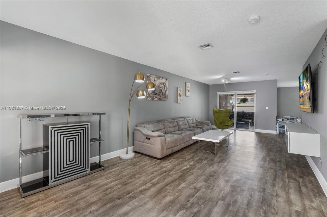 For Rent: $3,650 (3 beds, 2 baths, 1750 Square Feet)