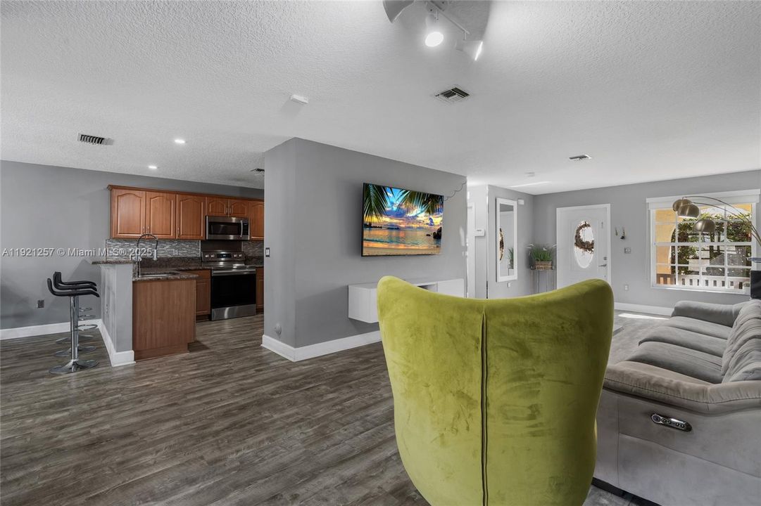 For Rent: $3,650 (3 beds, 2 baths, 1750 Square Feet)