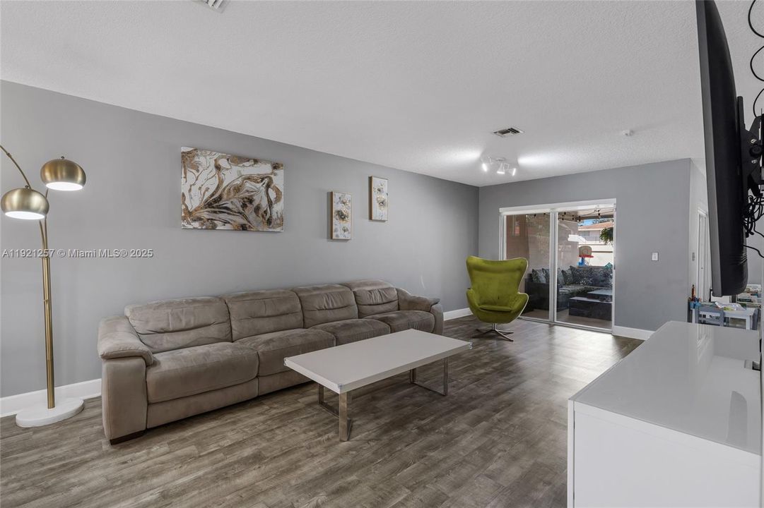 For Rent: $3,650 (3 beds, 2 baths, 1750 Square Feet)