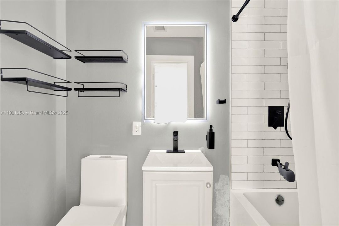 Private Bathroom in 4th bedroom