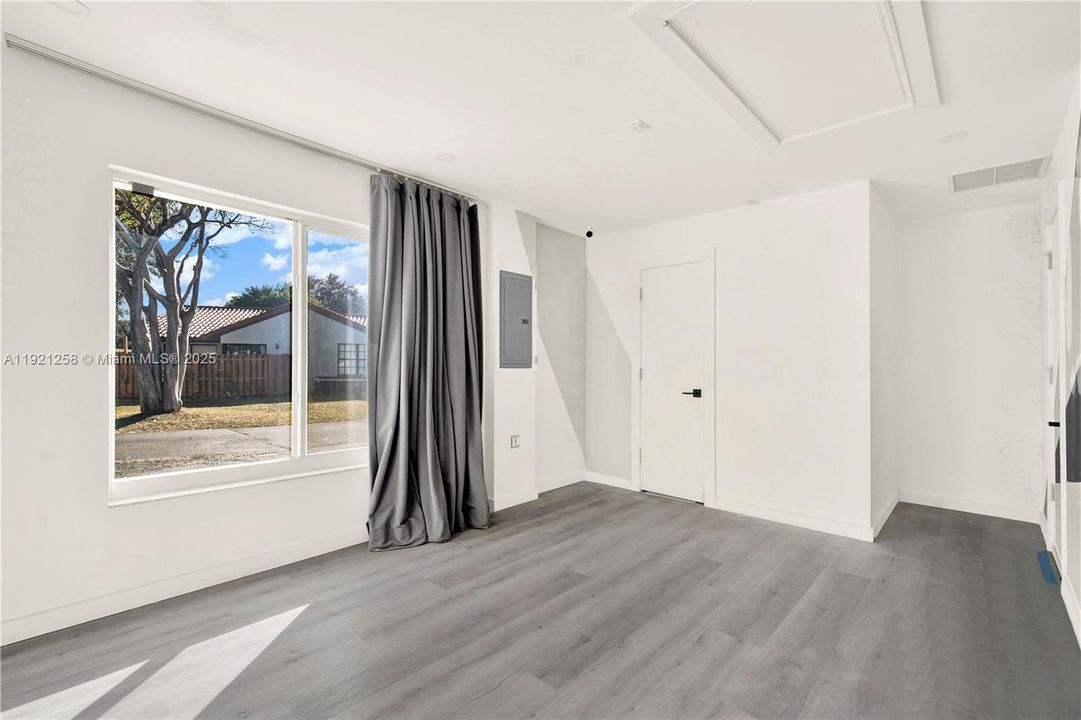 4th Bedroom with Private Bathroom