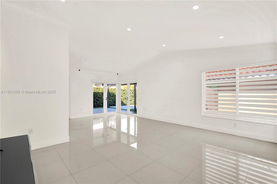 Active With Contract: $3,850 (4 beds, 3 baths, 1359 Square Feet)