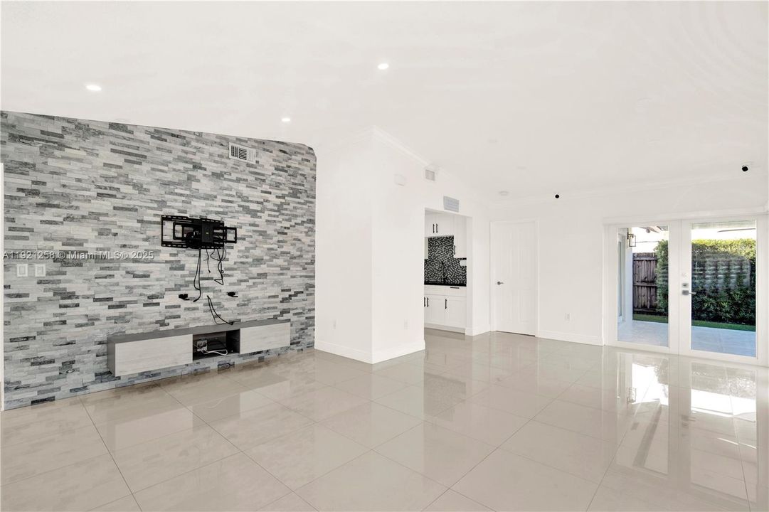 Active With Contract: $3,850 (4 beds, 3 baths, 1359 Square Feet)