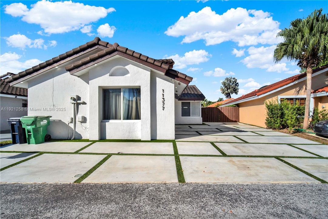 Active With Contract: $3,850 (4 beds, 3 baths, 1359 Square Feet)