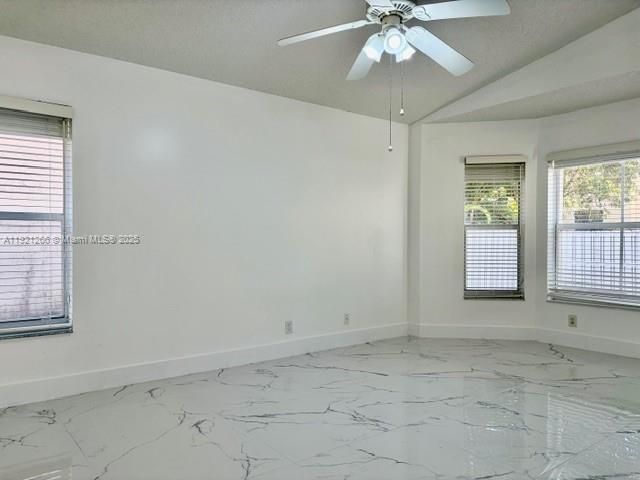 В аренду: $4,195 (3 спален, 2 ванн, 1700 Квадратных фут)