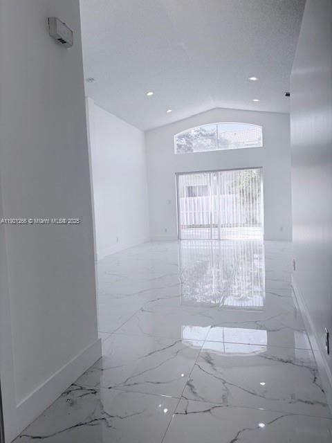 В аренду: $4,195 (3 спален, 2 ванн, 1700 Квадратных фут)