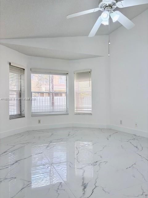 В аренду: $4,195 (3 спален, 2 ванн, 1700 Квадратных фут)