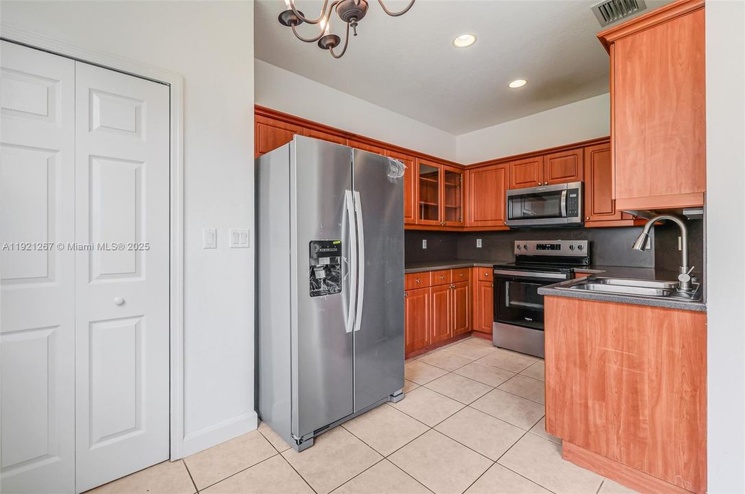 For Sale: $525,000 (3 beds, 2 baths, 1793 Square Feet)