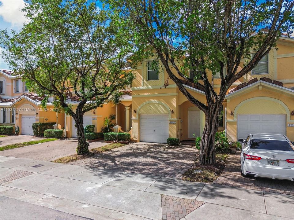 For Sale: $525,000 (3 beds, 2 baths, 1793 Square Feet)