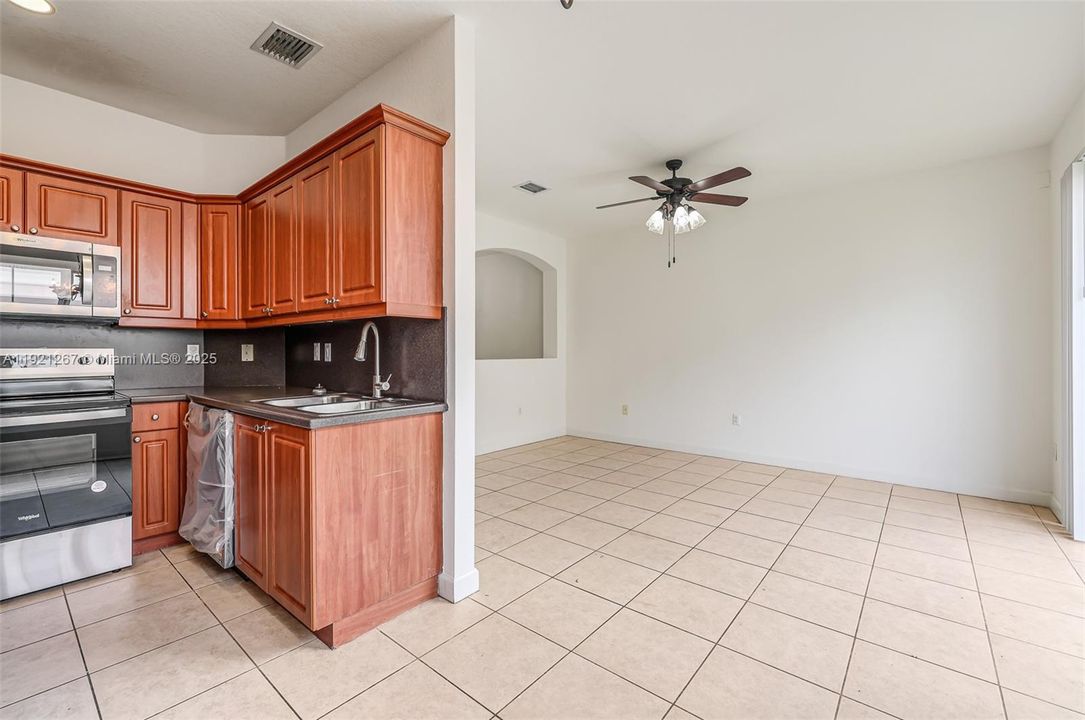 For Sale: $525,000 (3 beds, 2 baths, 1793 Square Feet)