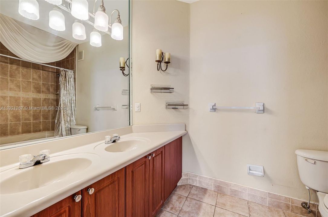 For Sale: $525,000 (3 beds, 2 baths, 1793 Square Feet)