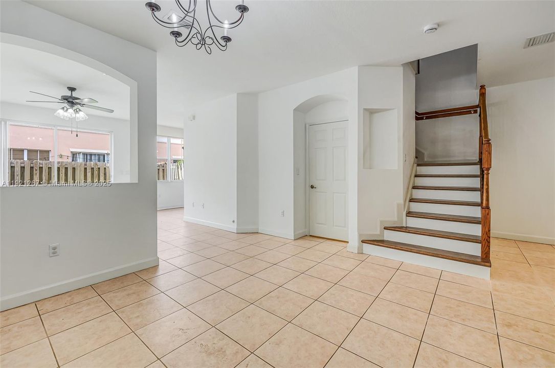 For Sale: $525,000 (3 beds, 2 baths, 1793 Square Feet)