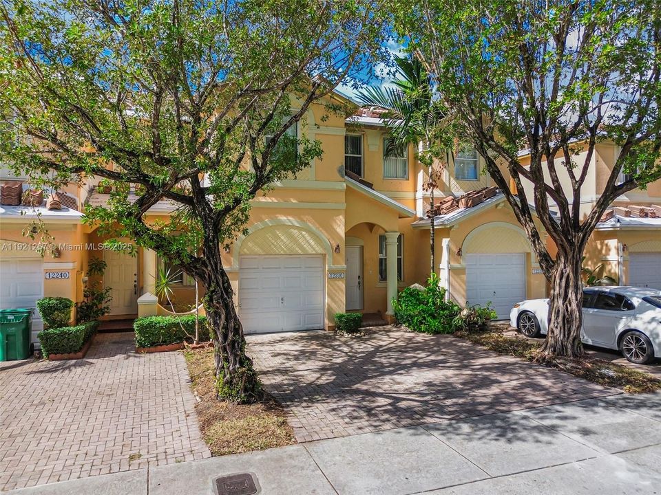 For Sale: $525,000 (3 beds, 2 baths, 1793 Square Feet)