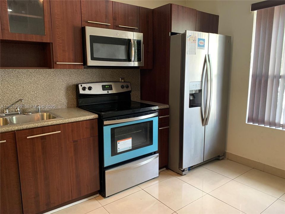 For Rent: $1,790 (1 beds, 1 baths, 800 Square Feet)