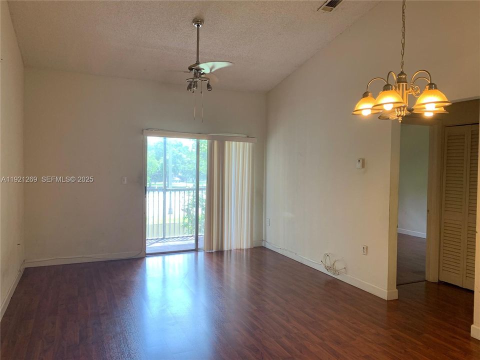 For Rent: $1,790 (1 beds, 1 baths, 800 Square Feet)