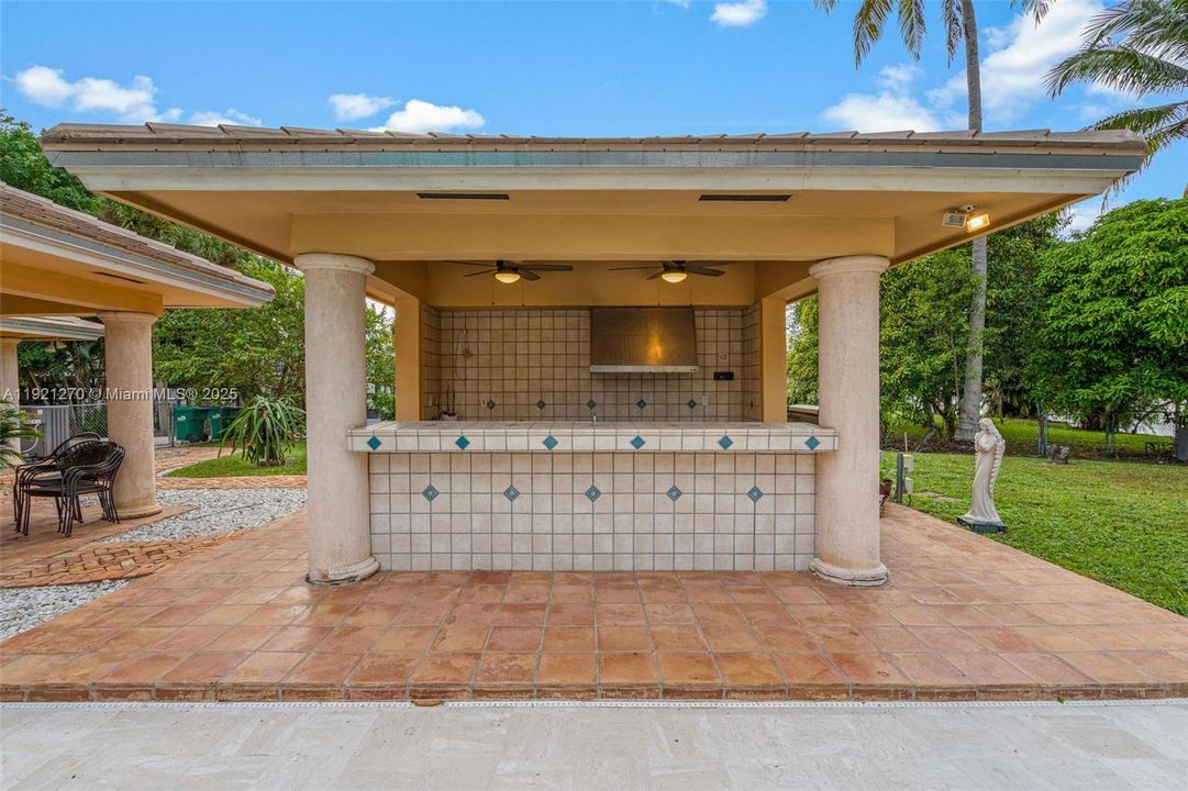 For Sale: $3,749,900 (7 beds, 5 baths, 8133 Square Feet)