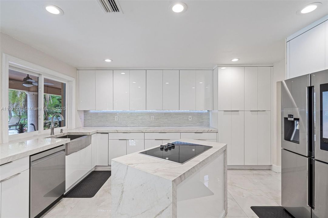 For Sale: $3,749,900 (7 beds, 5 baths, 8133 Square Feet)