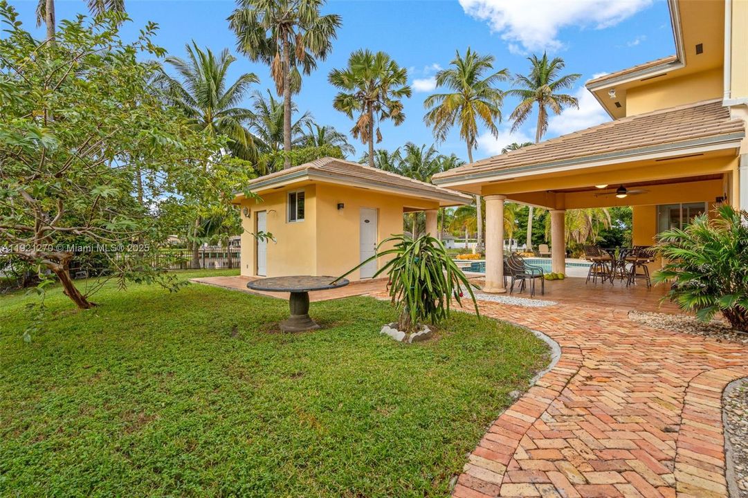 For Sale: $3,749,900 (7 beds, 5 baths, 8133 Square Feet)