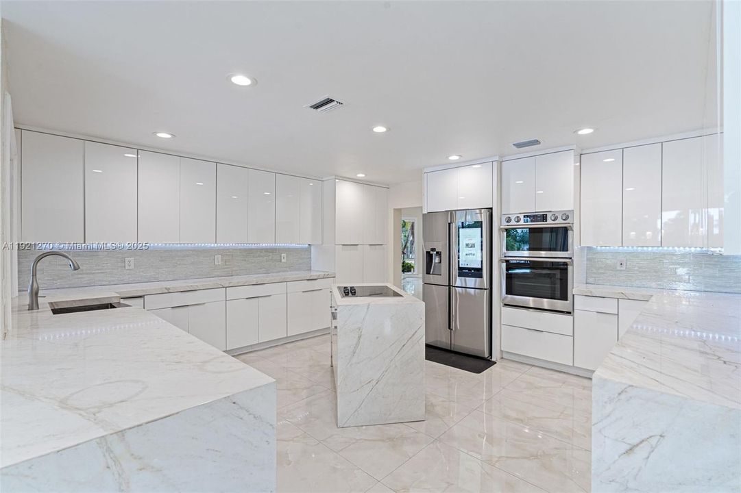 For Sale: $3,749,900 (7 beds, 5 baths, 8133 Square Feet)