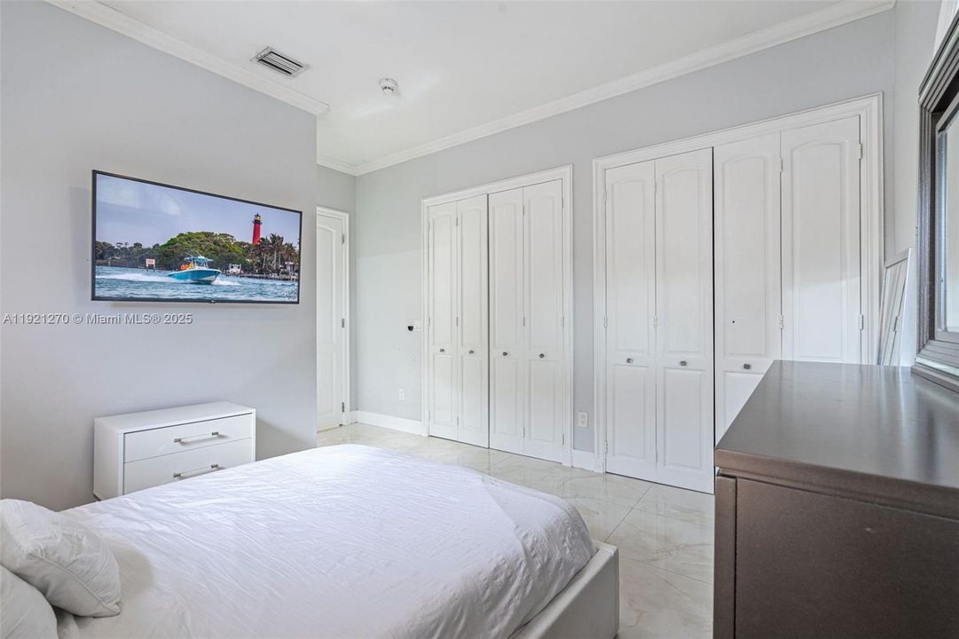 For Sale: $3,749,900 (7 beds, 5 baths, 8133 Square Feet)