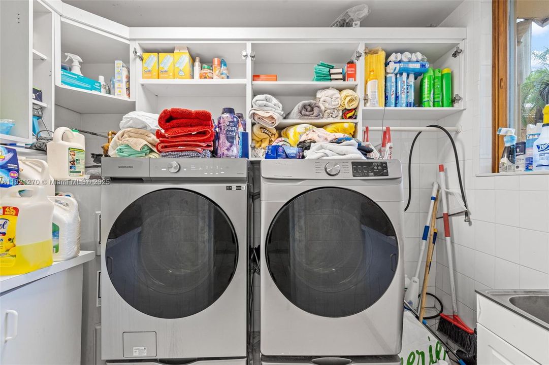 For Sale: $3,749,900 (7 beds, 5 baths, 8133 Square Feet)