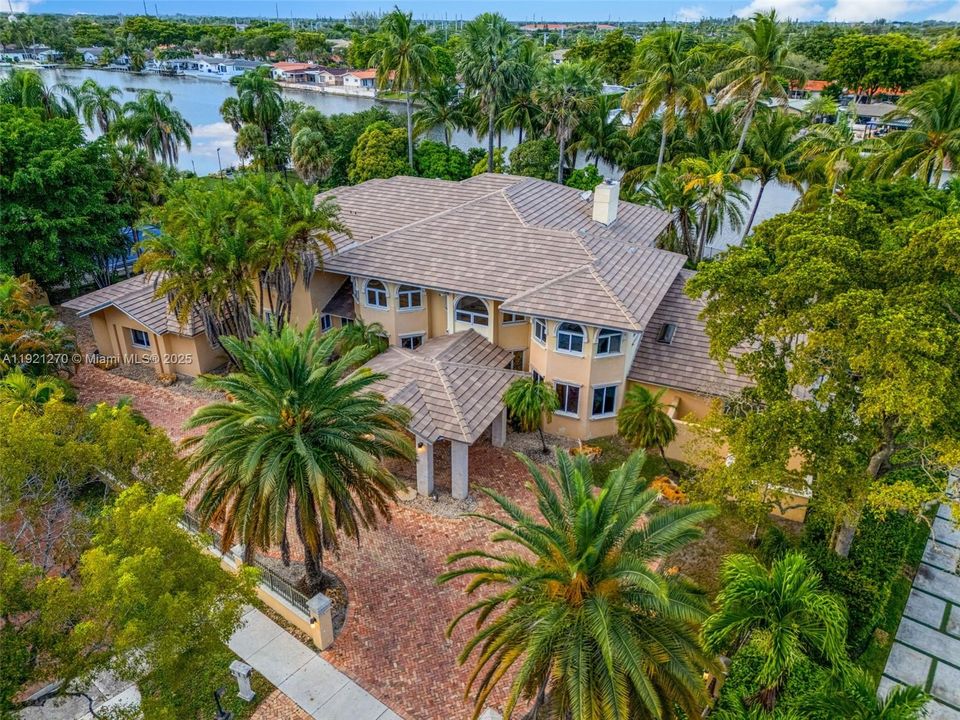 For Sale: $3,749,900 (7 beds, 5 baths, 8133 Square Feet)