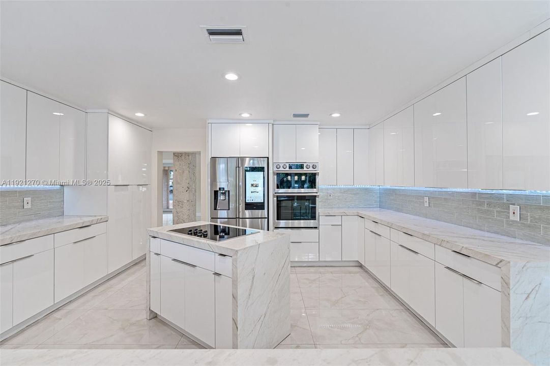 For Sale: $3,749,900 (7 beds, 5 baths, 8133 Square Feet)