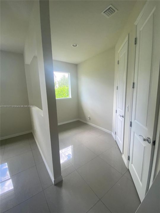 На продажу: $950,000 (5 спален, 3 ванн, 2501 Квадратных фут)