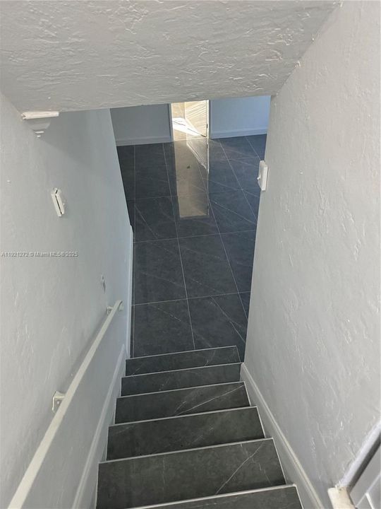 Active With Contract: $3,300 (3 beds, 2 baths, 1332 Square Feet)