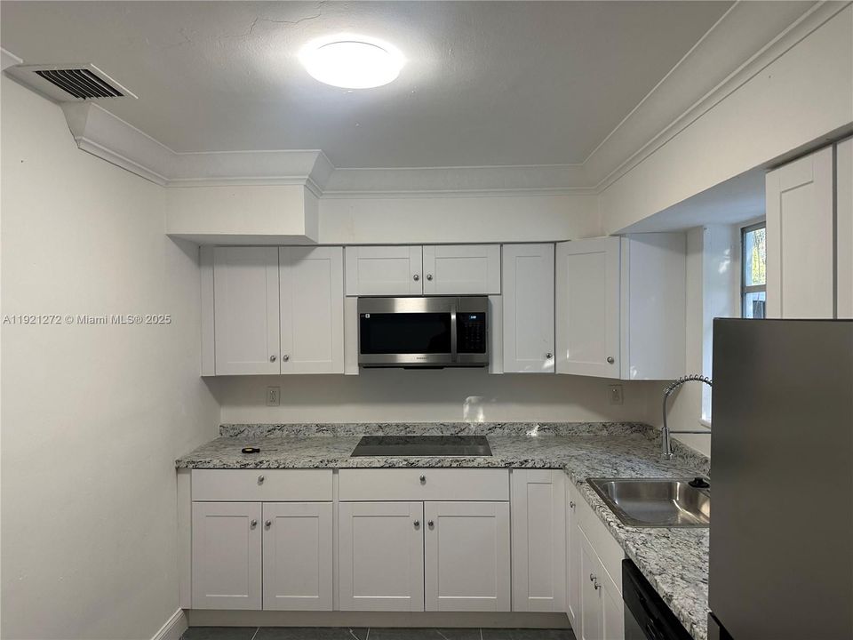 Active With Contract: $3,300 (3 beds, 2 baths, 1332 Square Feet)