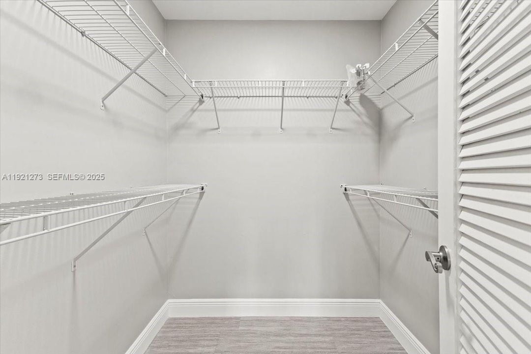 For Rent: $2,400 (2 beds, 2 baths, 1114 Square Feet)