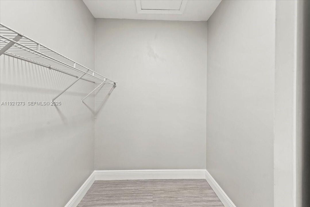 For Rent: $2,400 (2 beds, 2 baths, 1114 Square Feet)