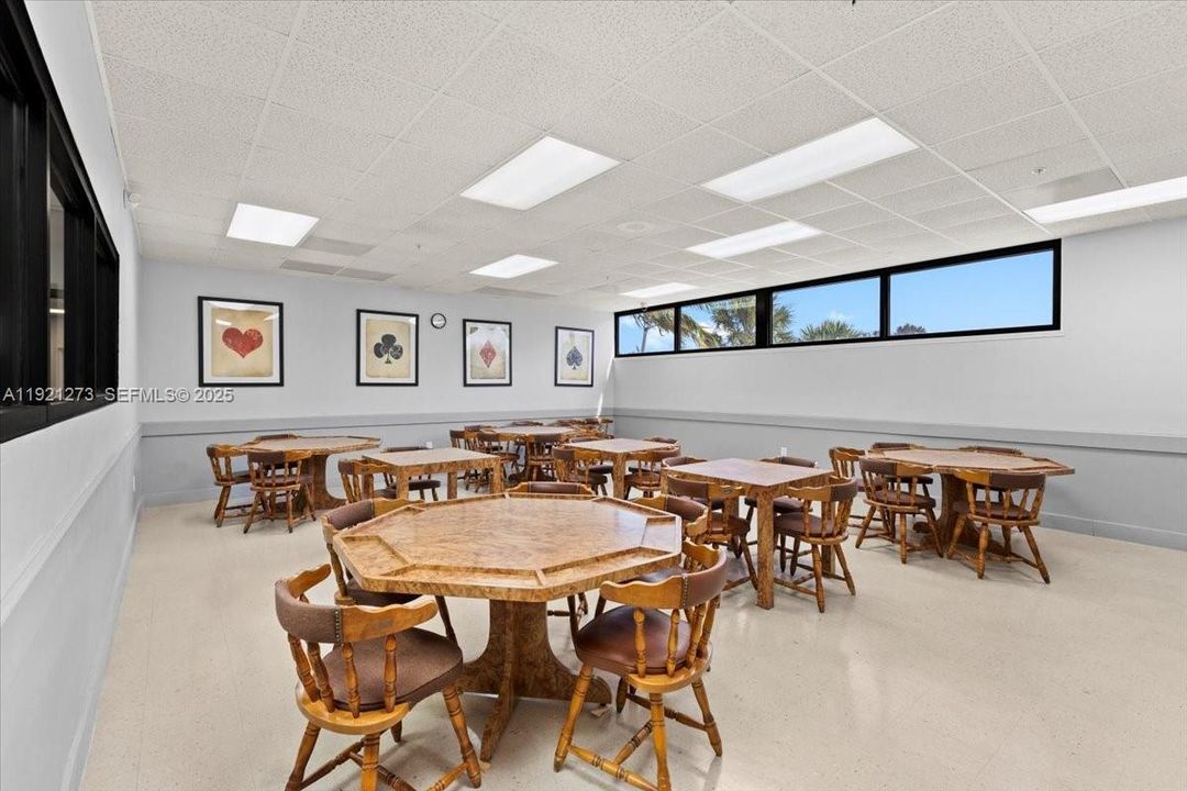 For Rent: $2,400 (2 beds, 2 baths, 1114 Square Feet)