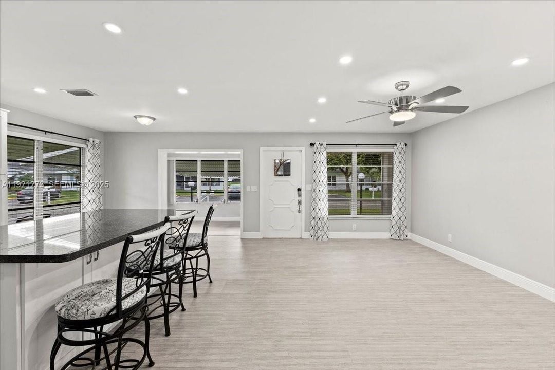 For Rent: $2,400 (2 beds, 2 baths, 1114 Square Feet)