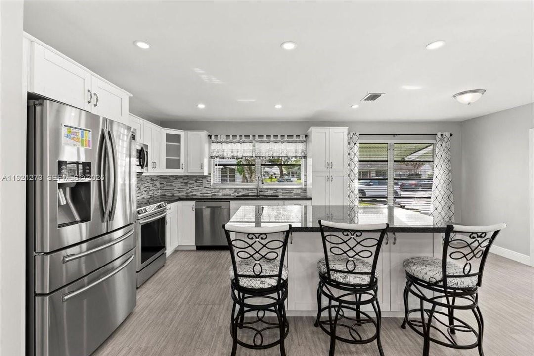 For Rent: $2,400 (2 beds, 2 baths, 1114 Square Feet)