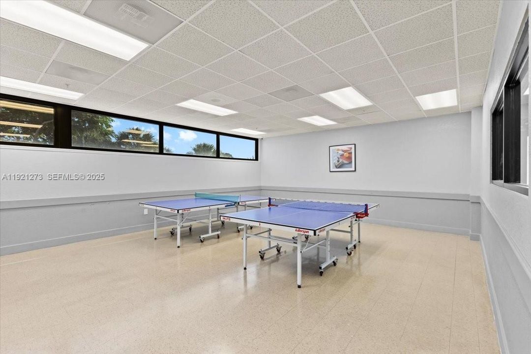 For Rent: $2,400 (2 beds, 2 baths, 1114 Square Feet)