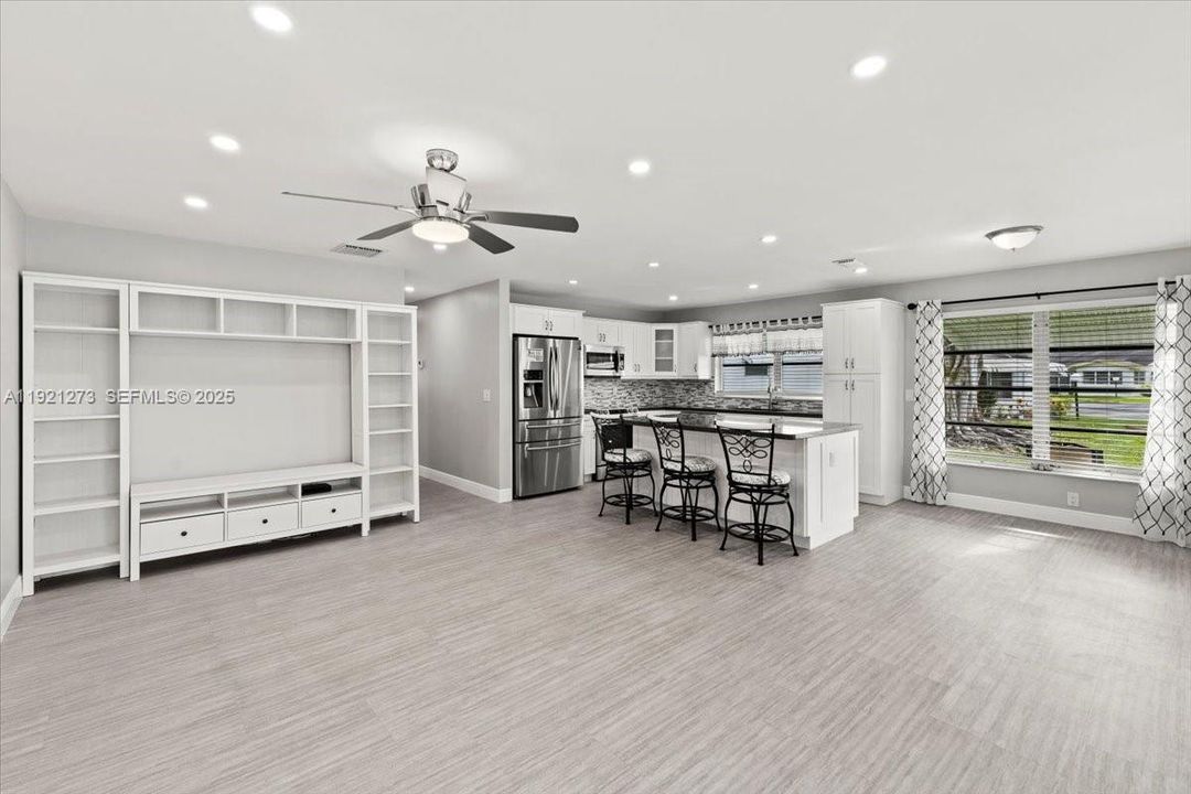 For Rent: $2,400 (2 beds, 2 baths, 1114 Square Feet)