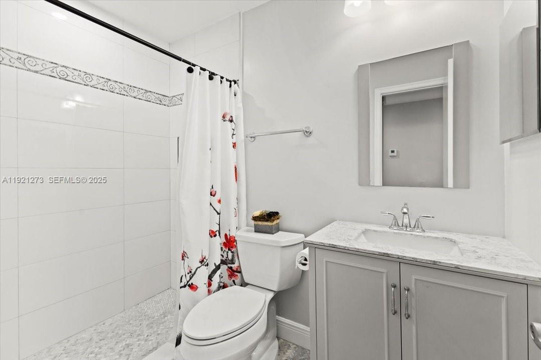 For Rent: $2,400 (2 beds, 2 baths, 1114 Square Feet)