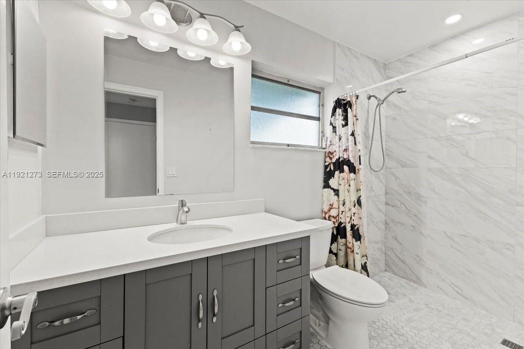 For Rent: $2,400 (2 beds, 2 baths, 1114 Square Feet)