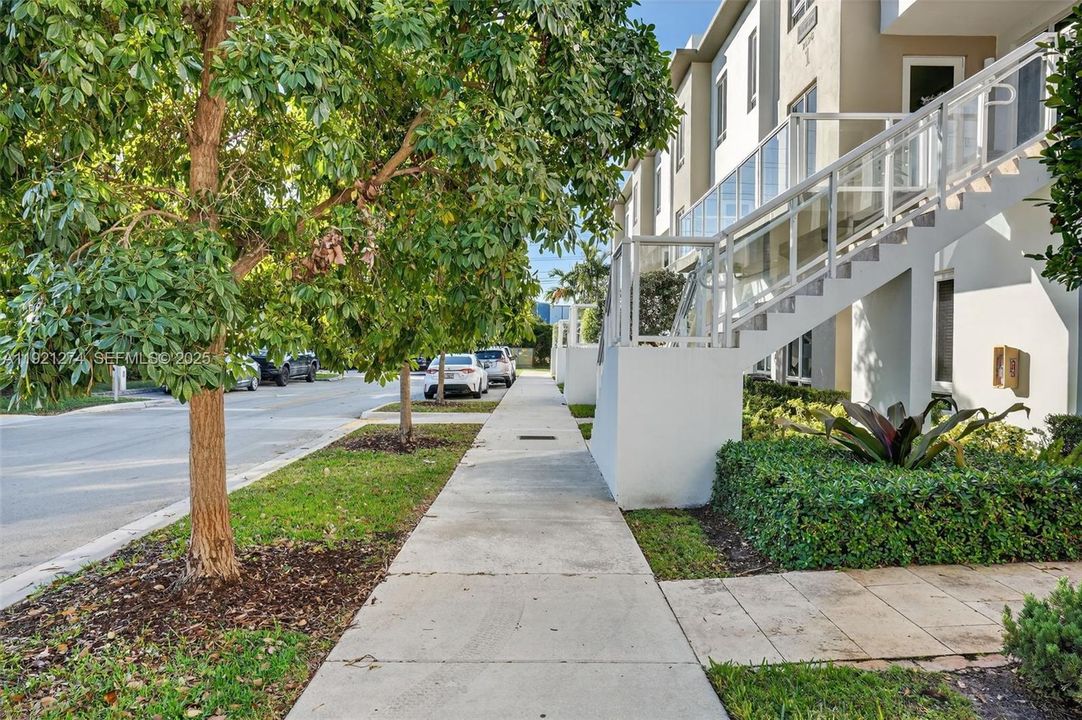 En Venta: $530,000 (3 camas, 2 baños, 1360 Pies cuadrados)