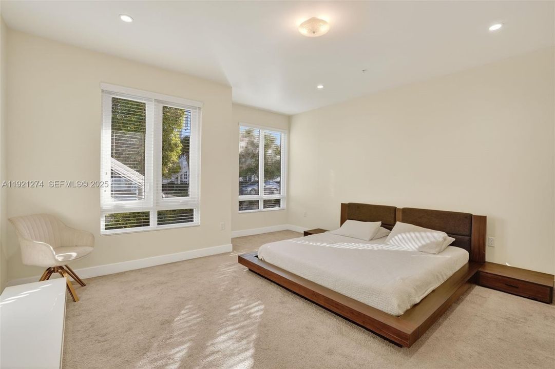 En Venta: $530,000 (3 camas, 2 baños, 1360 Pies cuadrados)