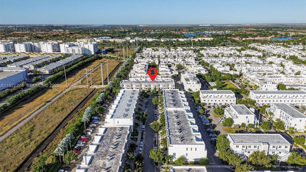 En Venta: $530,000 (3 camas, 2 baños, 1360 Pies cuadrados)