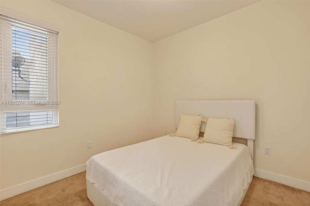 En Venta: $530,000 (3 camas, 2 baños, 1360 Pies cuadrados)