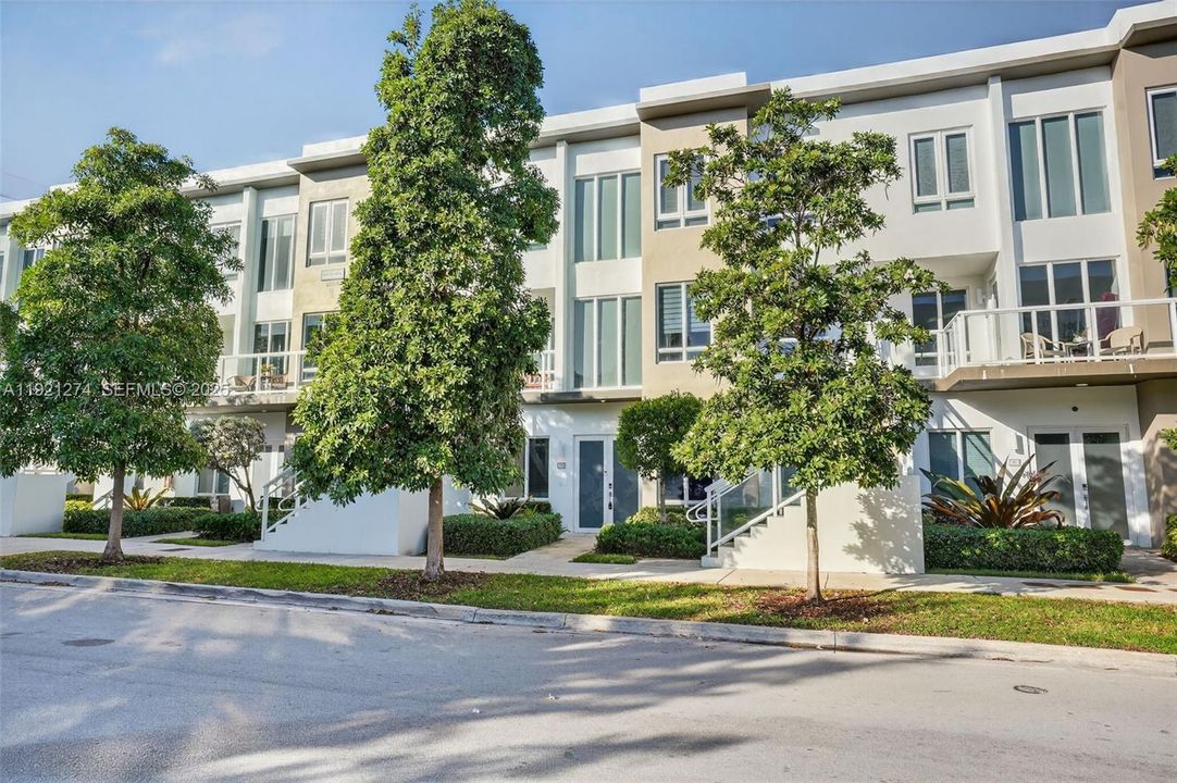 En Venta: $530,000 (3 camas, 2 baños, 1360 Pies cuadrados)