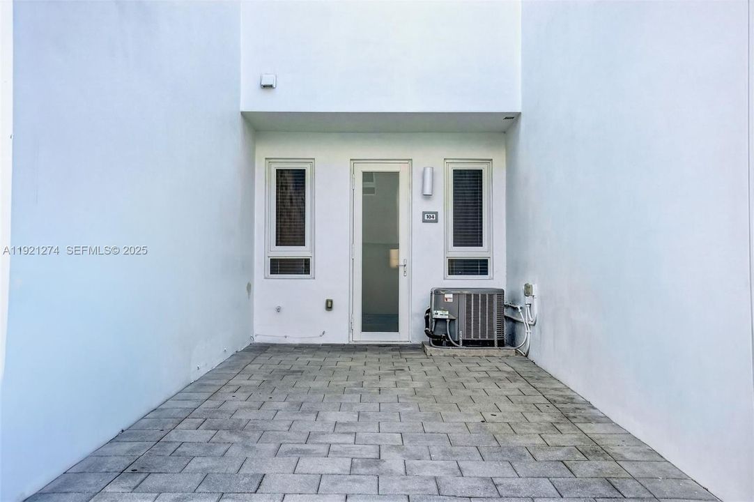 En Venta: $530,000 (3 camas, 2 baños, 1360 Pies cuadrados)