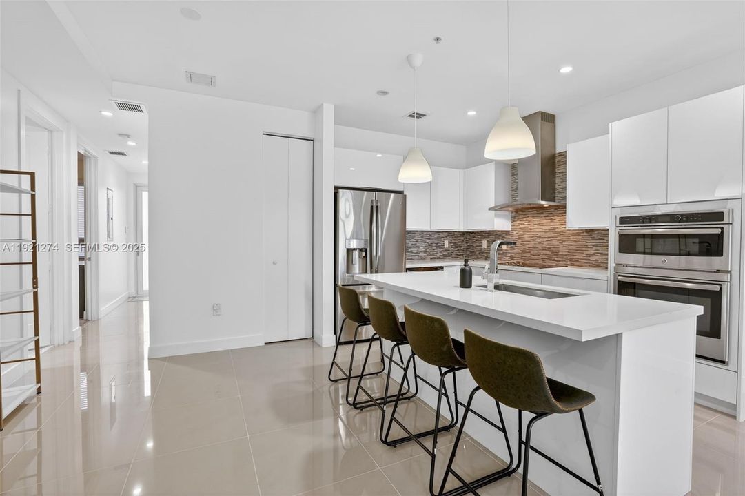 En Venta: $530,000 (3 camas, 2 baños, 1360 Pies cuadrados)