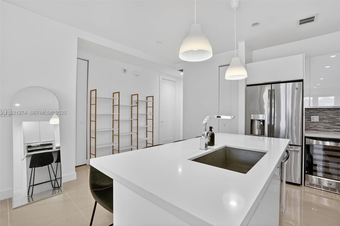 En Venta: $530,000 (3 camas, 2 baños, 1360 Pies cuadrados)