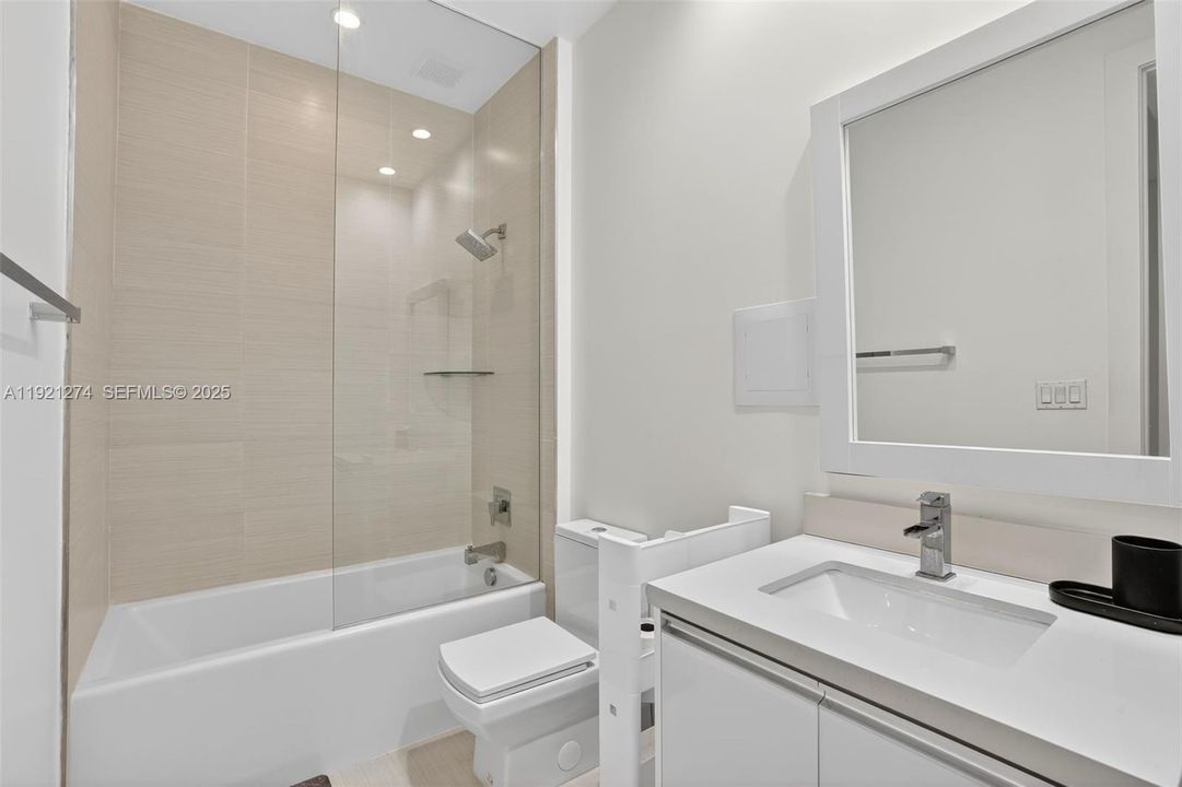 En Venta: $530,000 (3 camas, 2 baños, 1360 Pies cuadrados)