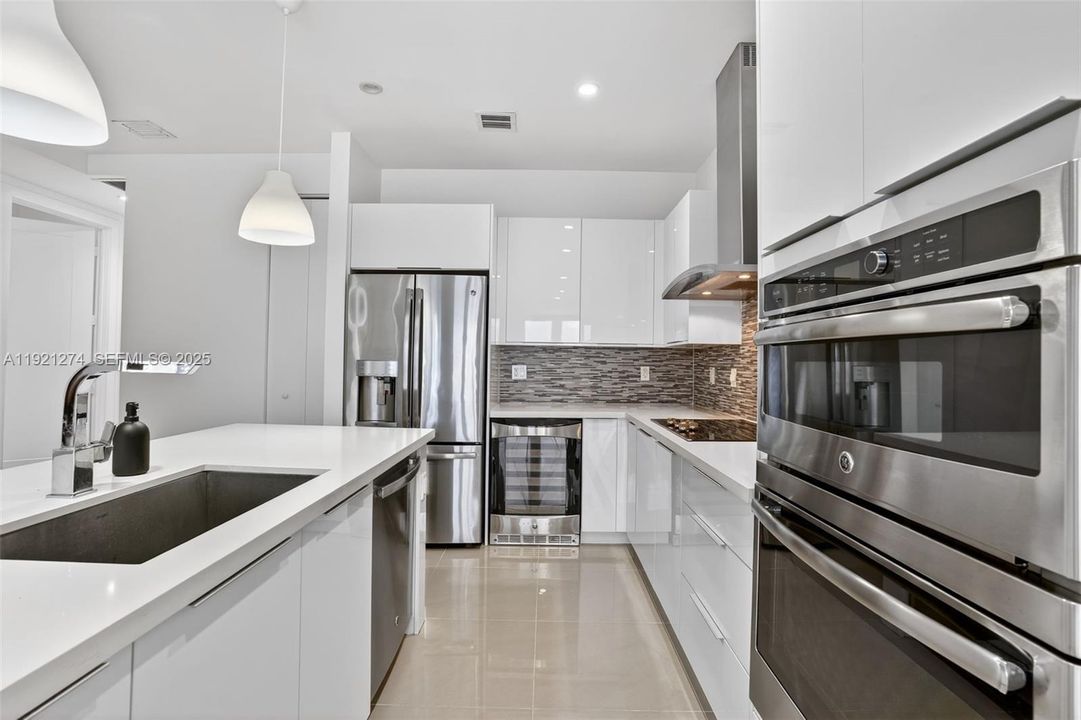 En Venta: $530,000 (3 camas, 2 baños, 1360 Pies cuadrados)